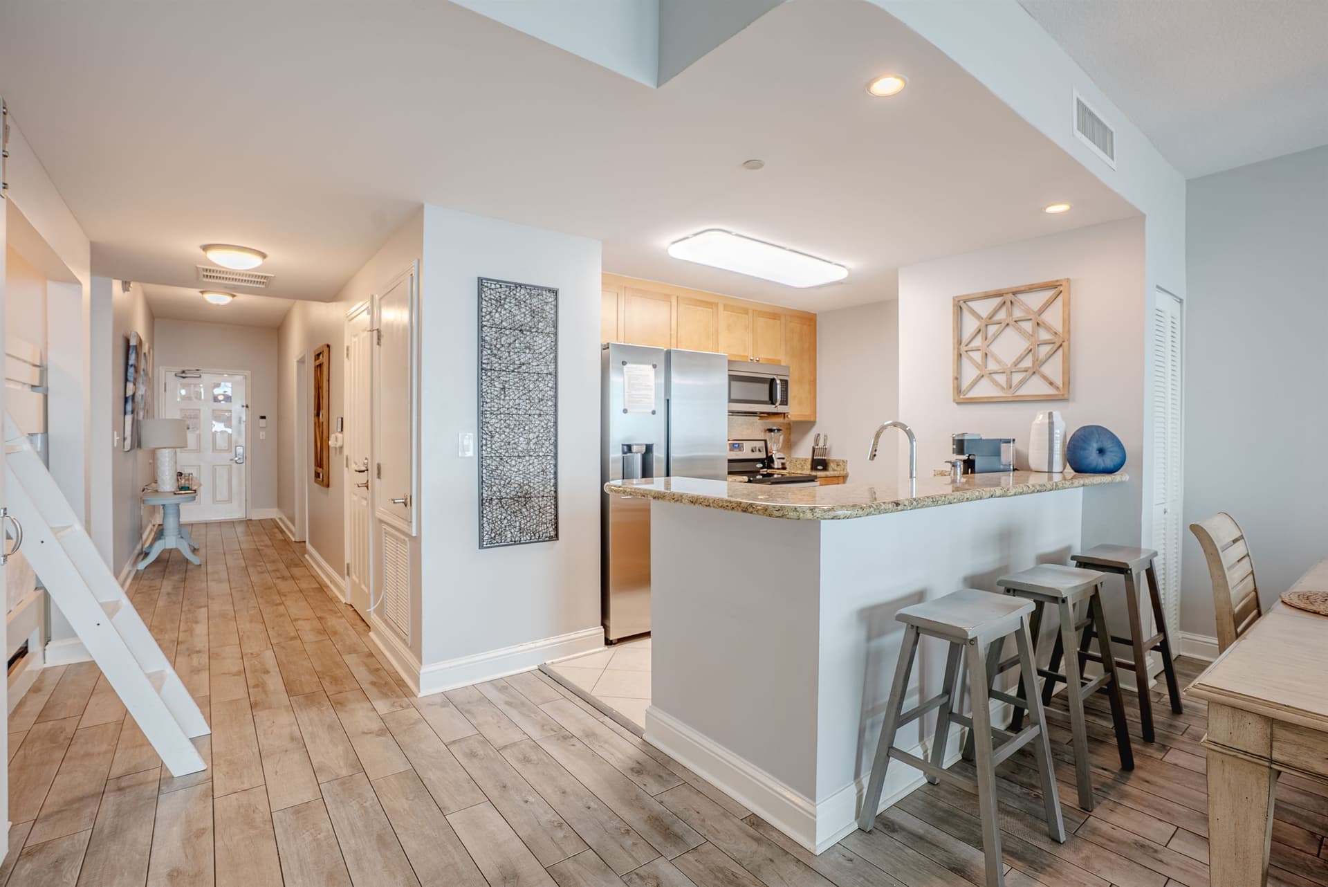 Full kitchen with bar stool seating